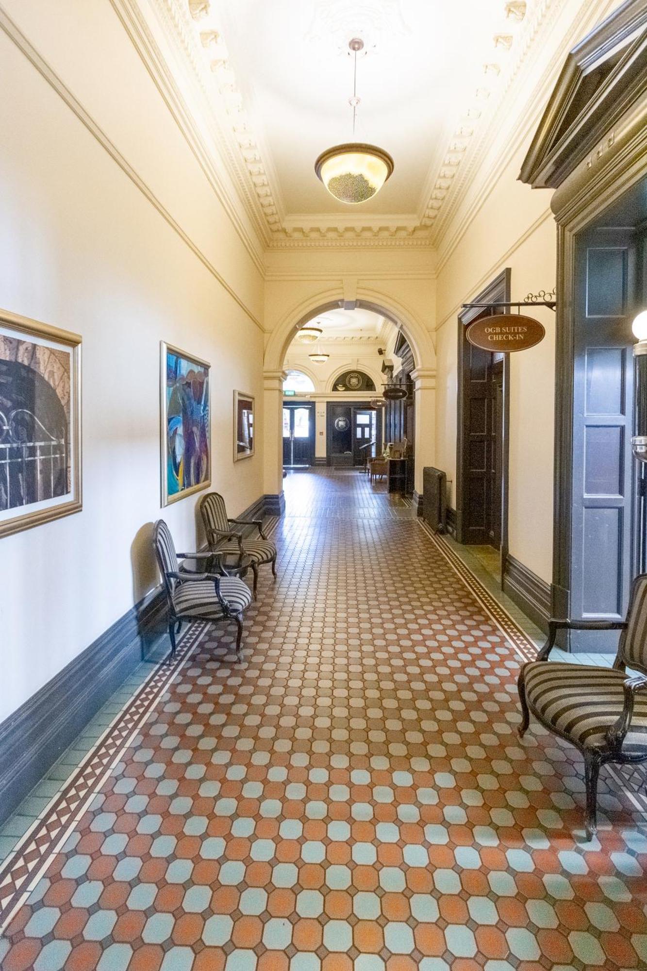 Beauty In The Cbd - 1bed Free Parking Pool *