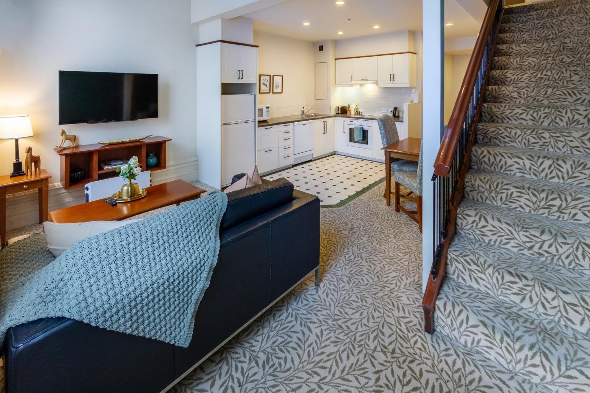 Beauty In The Cbd - 1bed Free Parking Pool Apartment *
