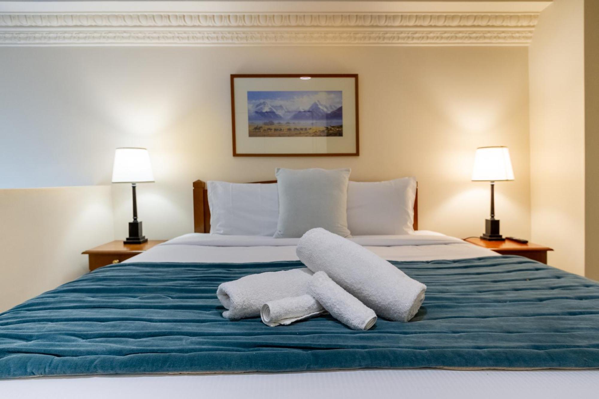 Beauty In The Cbd - 1bed Free Parking Pool Apartment