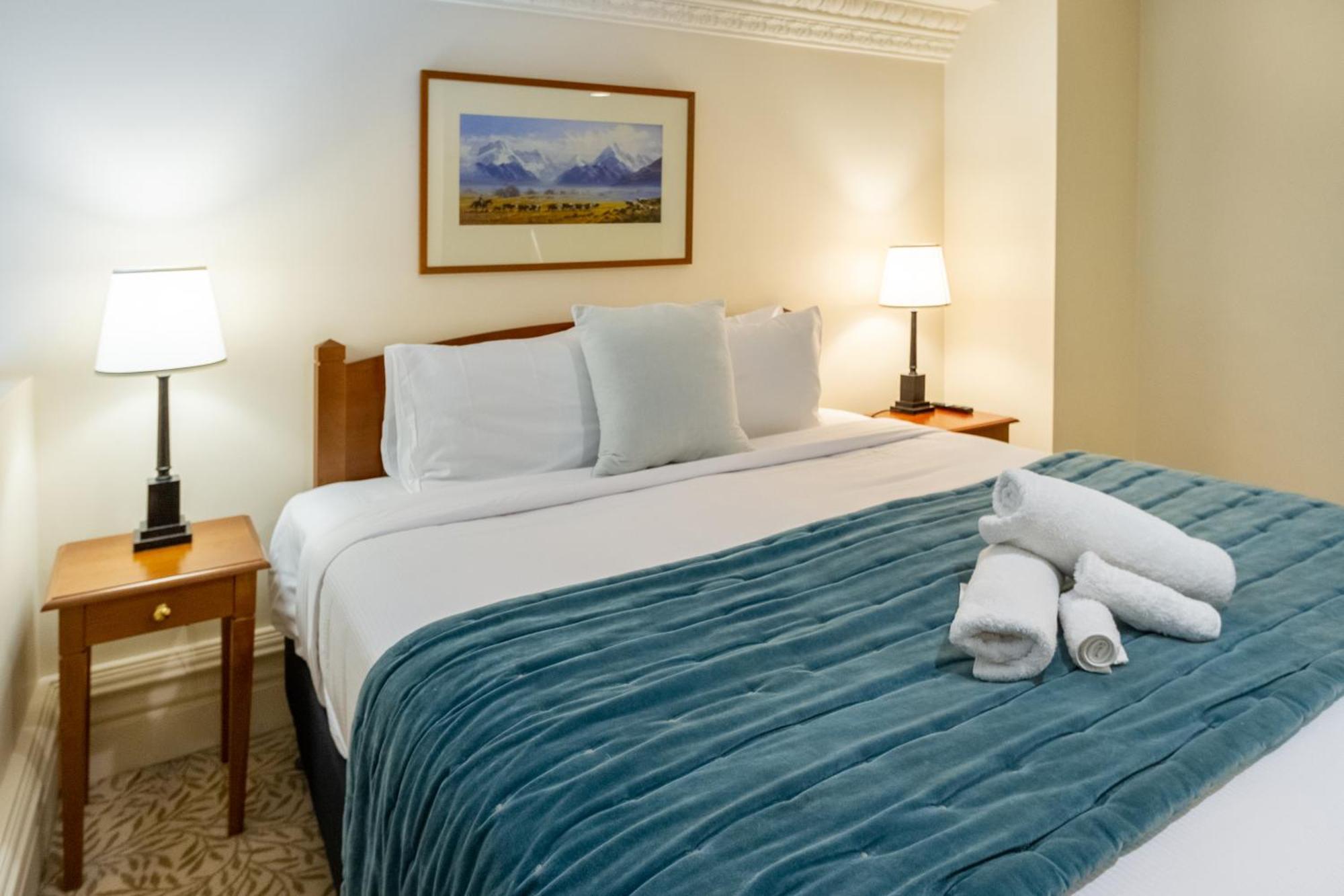 Beauty In The Cbd - 1bed Free Parking Pool Apartment Christchurch