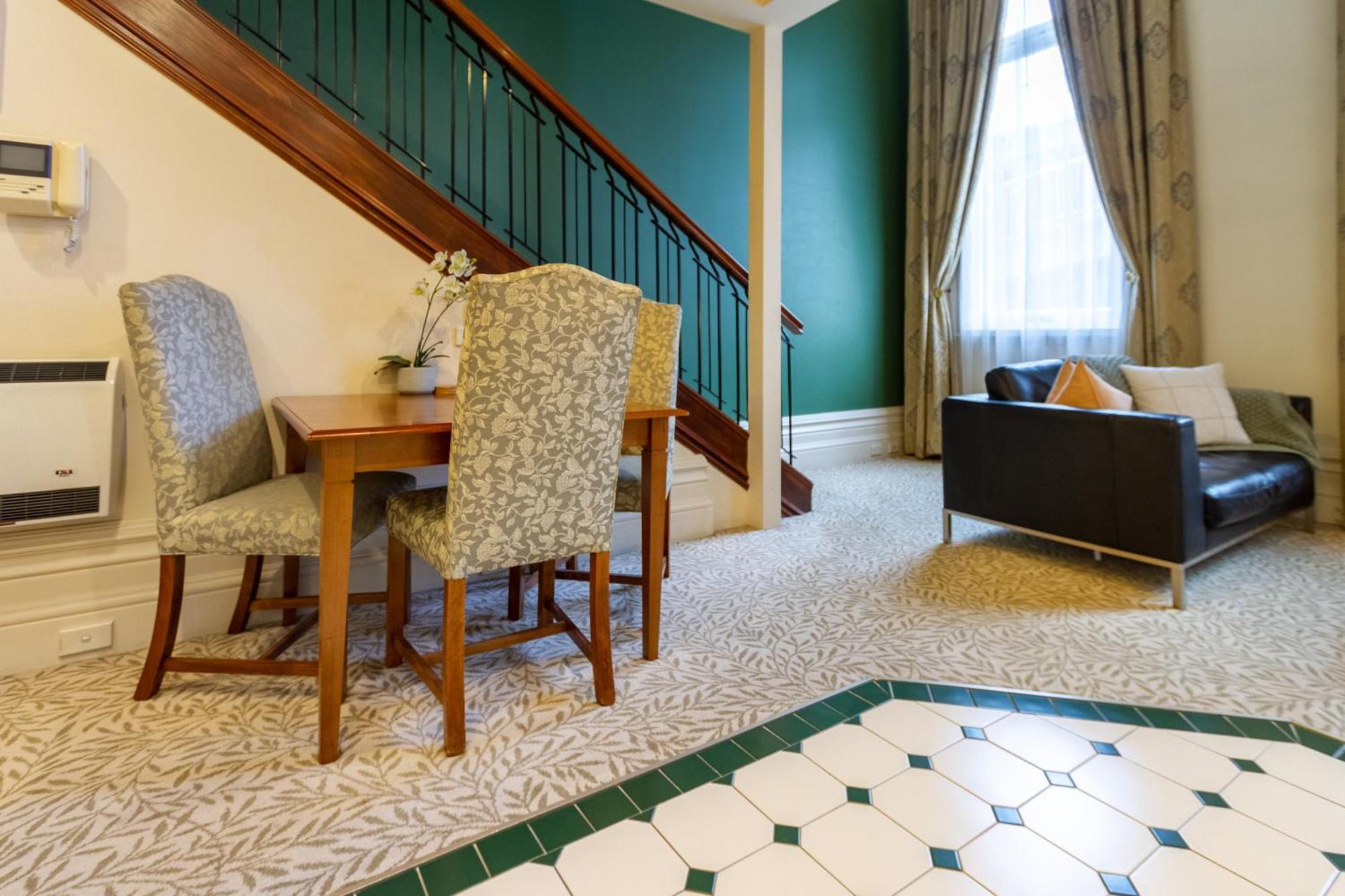 Beauty In The Cbd - 1bed Free Parking Pool Apartment Christchurch