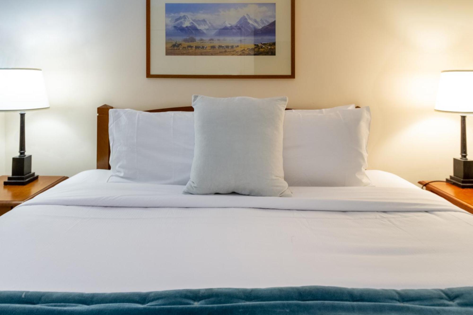 Beauty In The Cbd - 1bed Free Parking Pool Apartment *