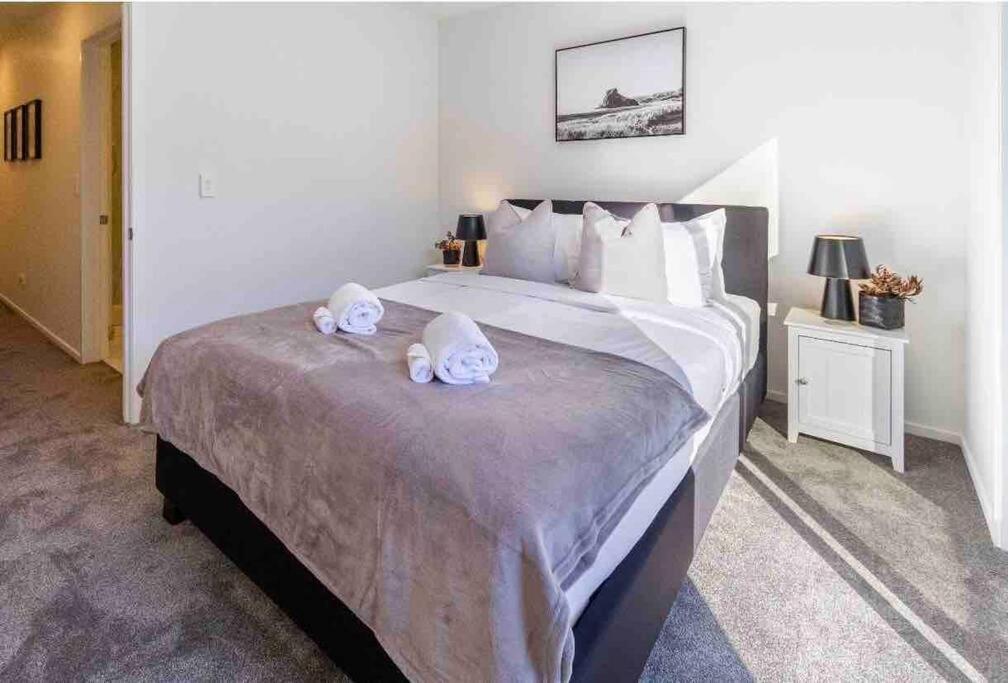 4 Minutes Walk To Riverside Market!4bed 4 Bath