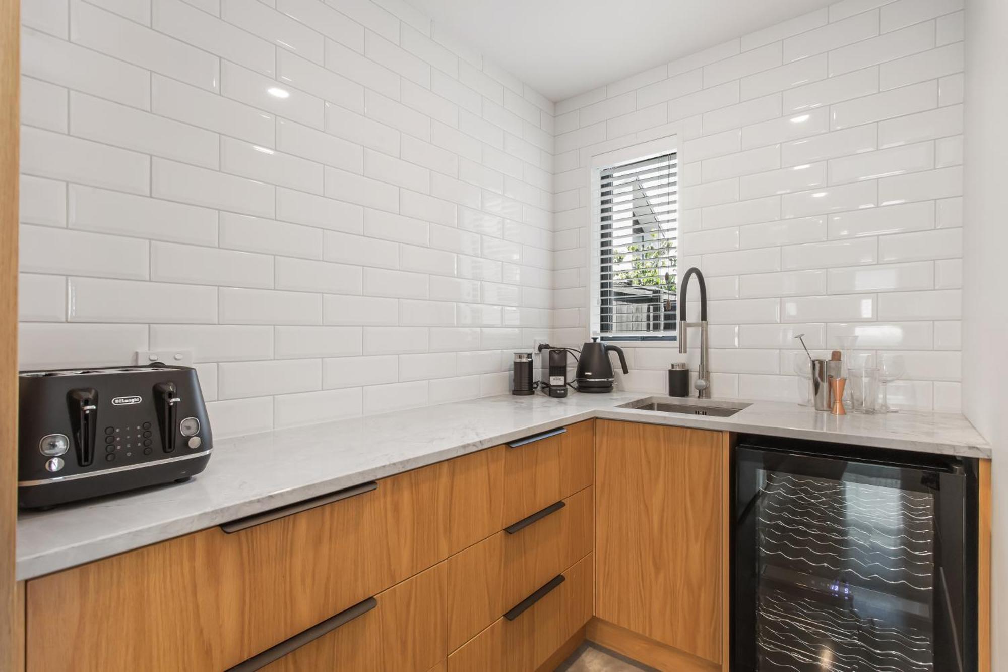 A Luxurious Retreat Sleeps 6 Apartment *