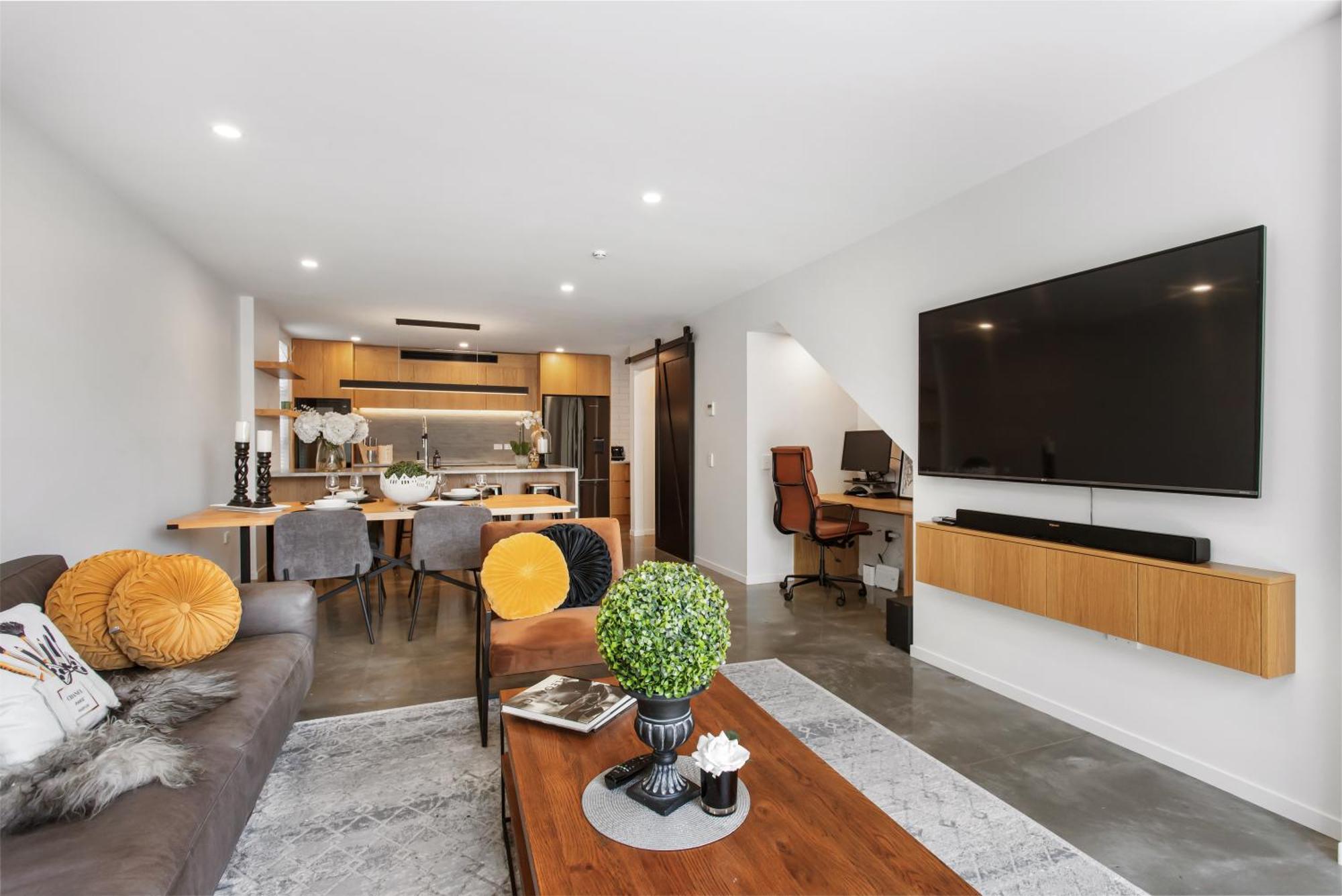 A Luxurious Retreat Sleeps 6 *