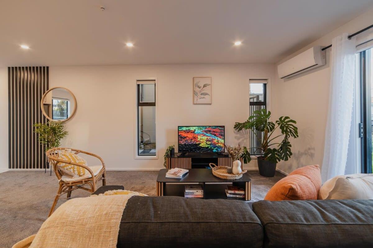 Enchanting Getaway In Merivale Holiday home *