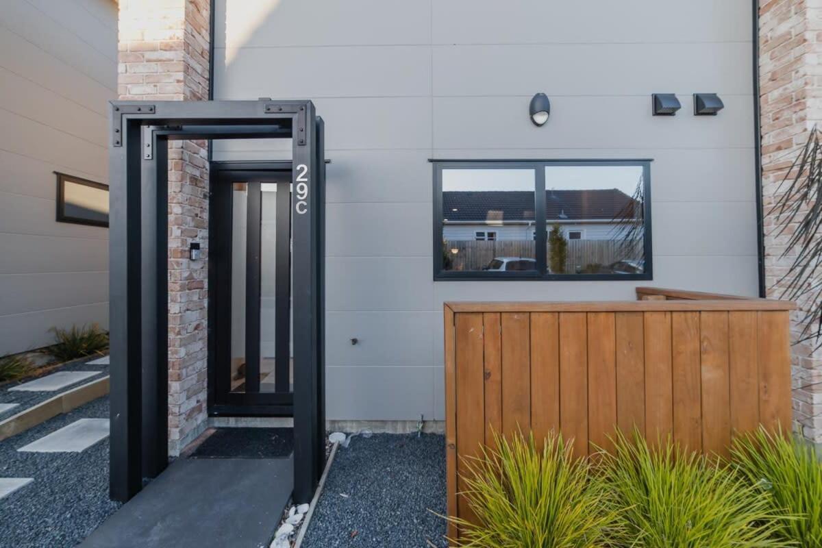 Enchanting Getaway In Merivale *