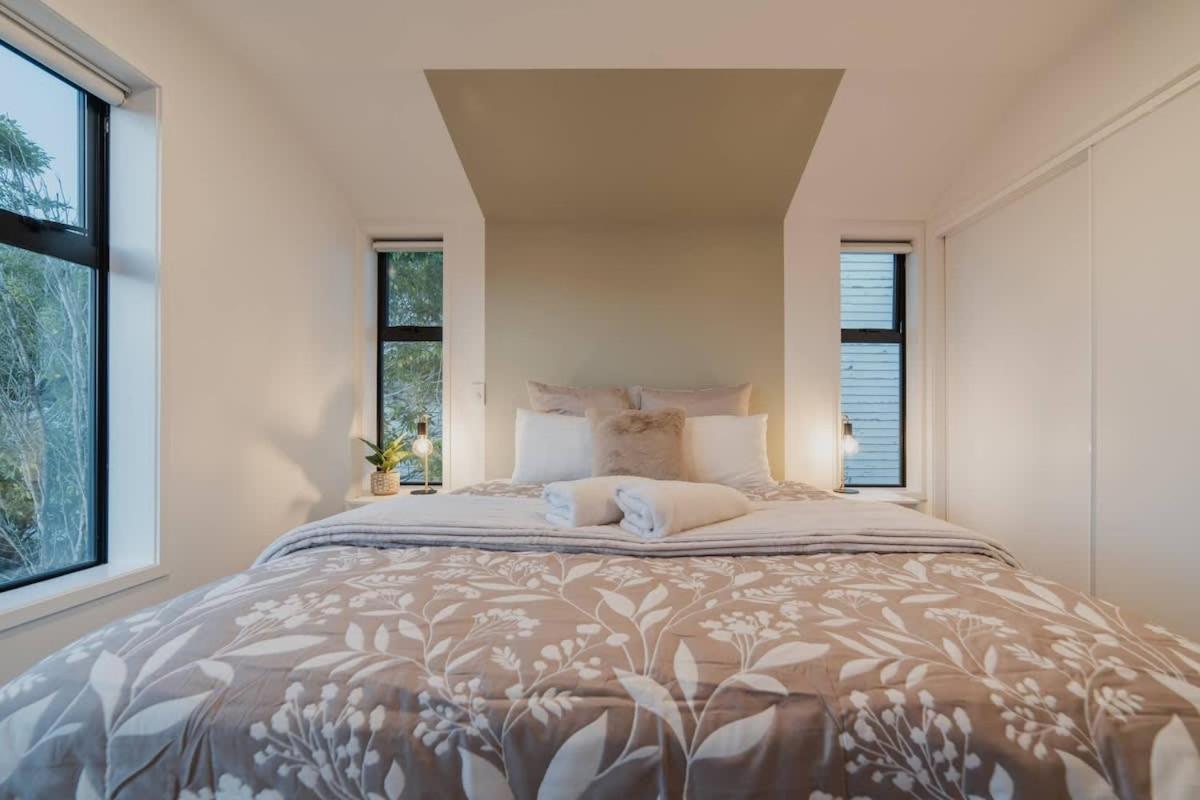 Misty Meadows Manor - Your Urban Oasis
