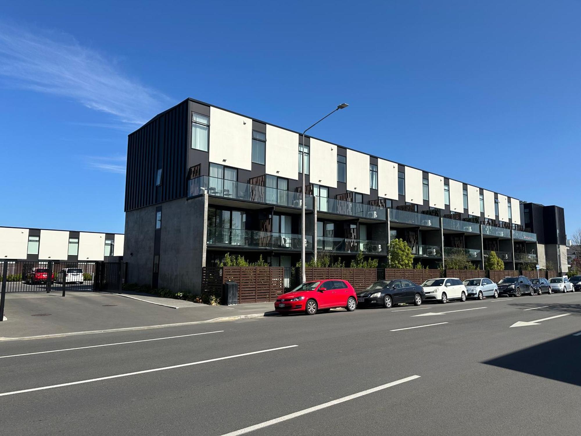 2 Bedroom Pad With Free Car Park Apartment