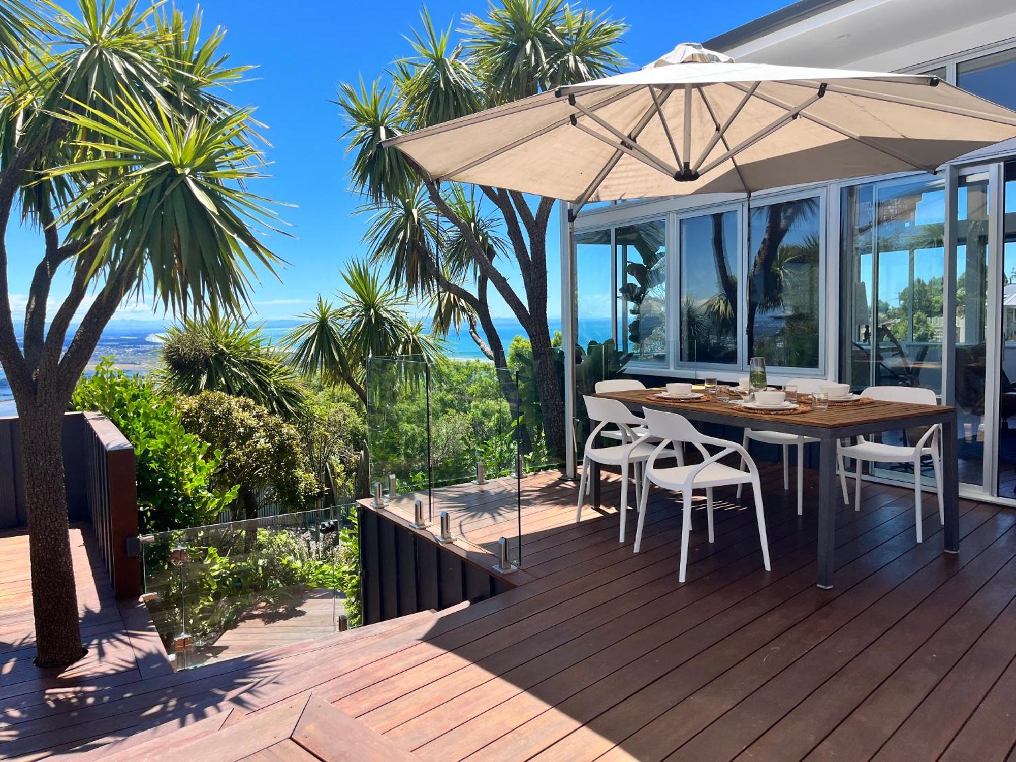 The Lighthouse - Free Breakfast And Stunning Views Bed & Breakfast Christchurch