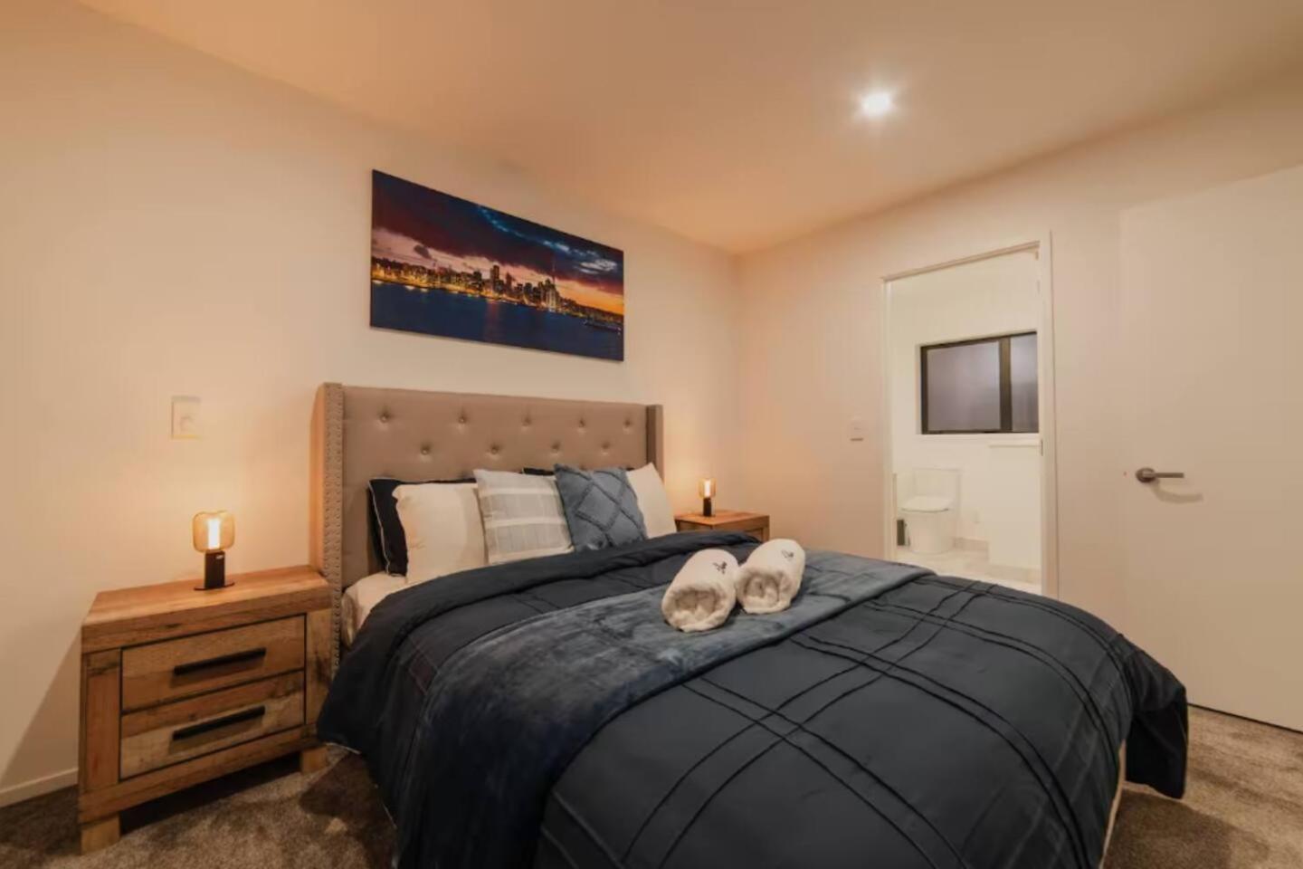 Cbd 6 - 2 Bed 2 Bath *
