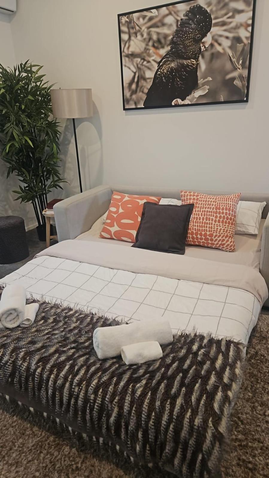Apartment 3 Bedroom 2 Bathroom Hagley Parkside Perch *