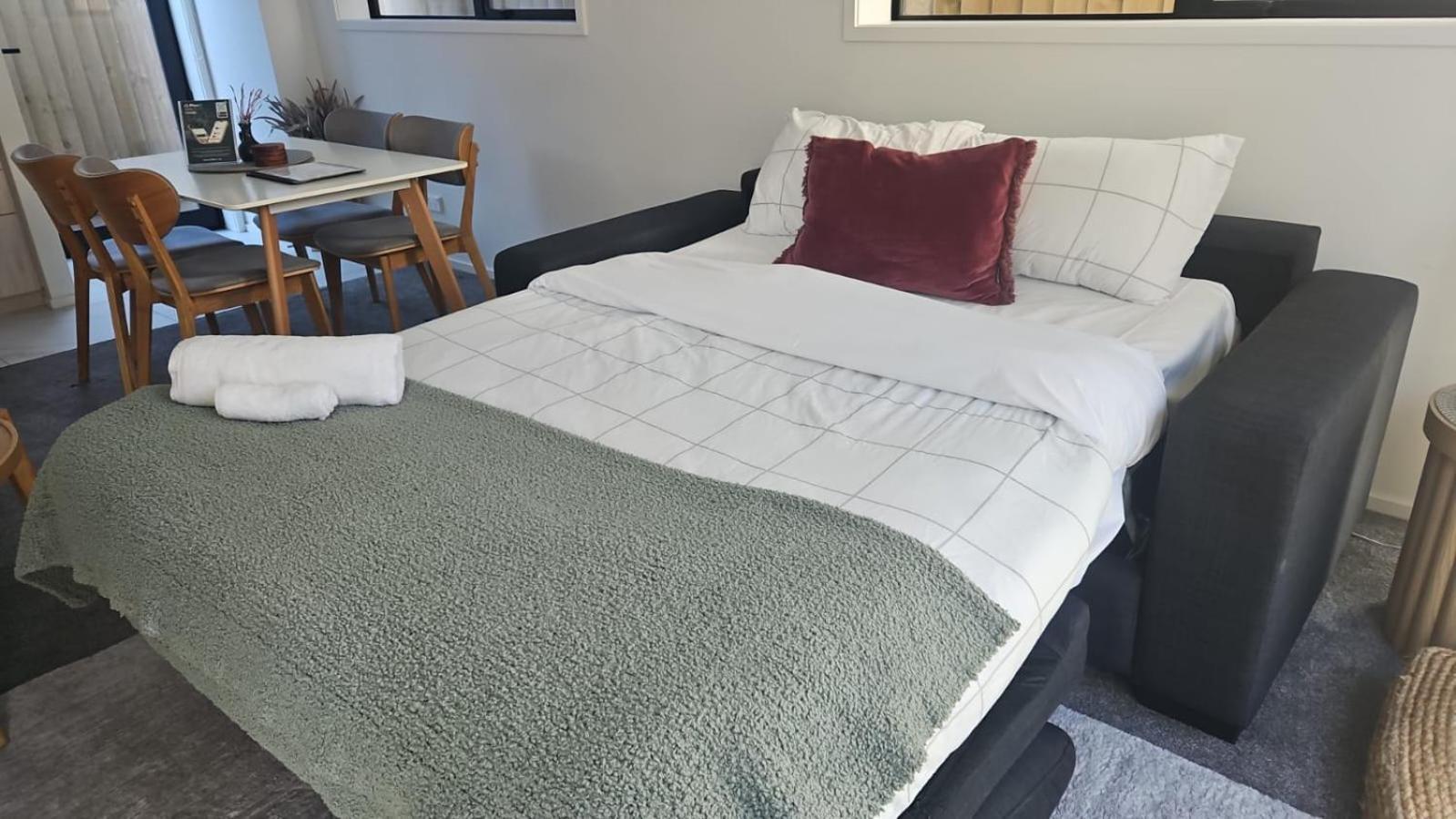 Modern Townhouse Cashel Street 2 Bed 2 Bath Apartment Christchurch