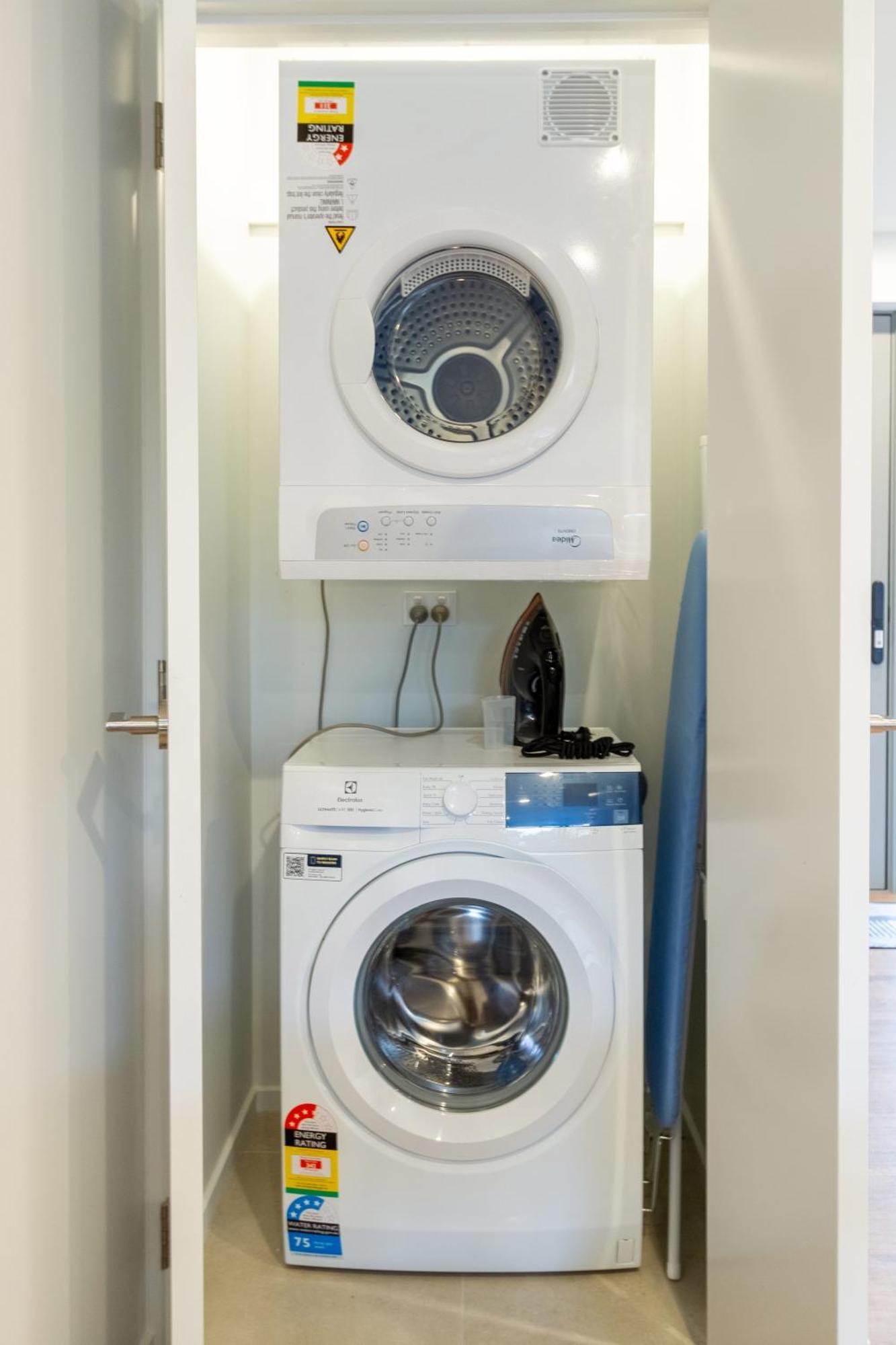 Bright & Spacious 2br Near Ara Institute And Cbd *