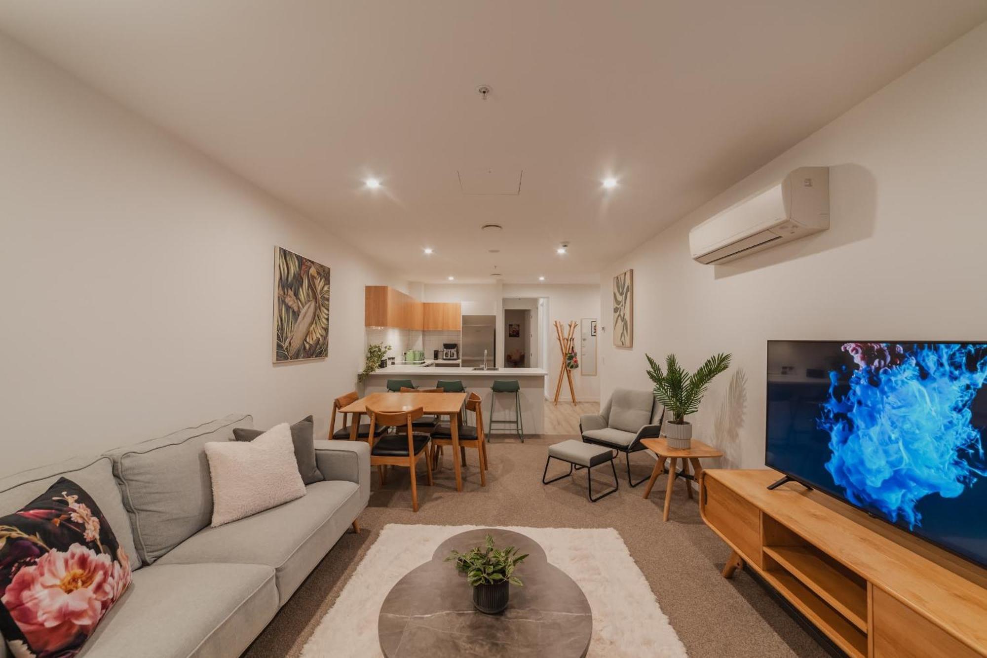 Convenient Pad - 2br Laundry Sleeps 5 *