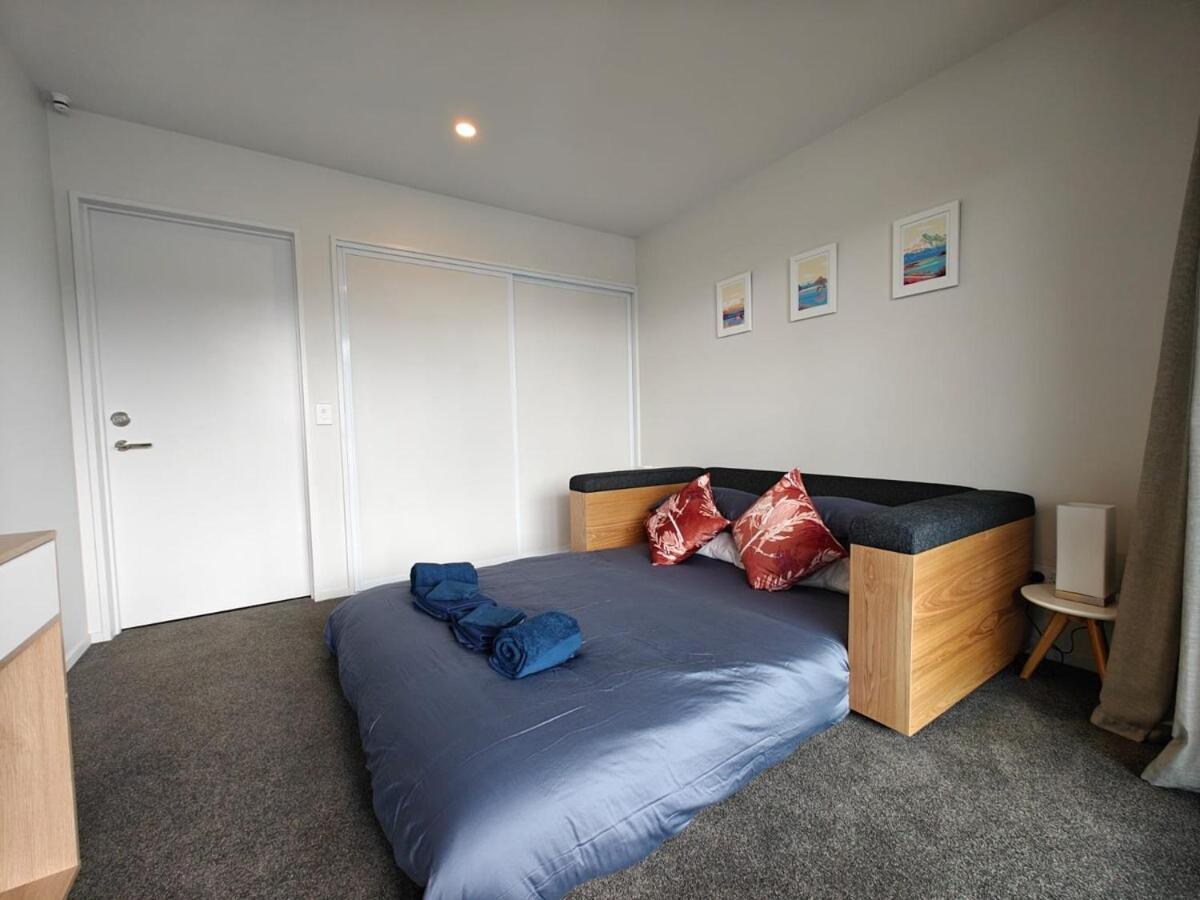 Luxury 3 Bed Townhouse By Hagley Park With Garage Holiday home *