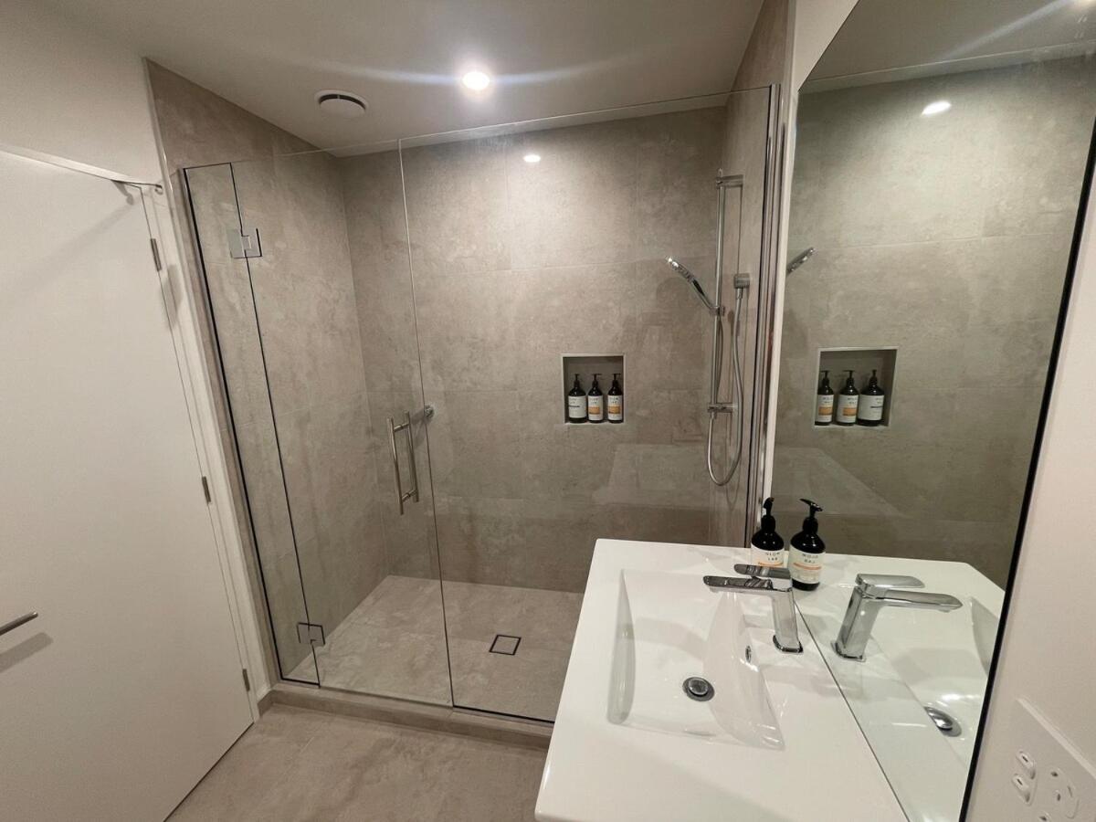 Luxury Cbd 2bed2bath With Parking Near Parks Apartment