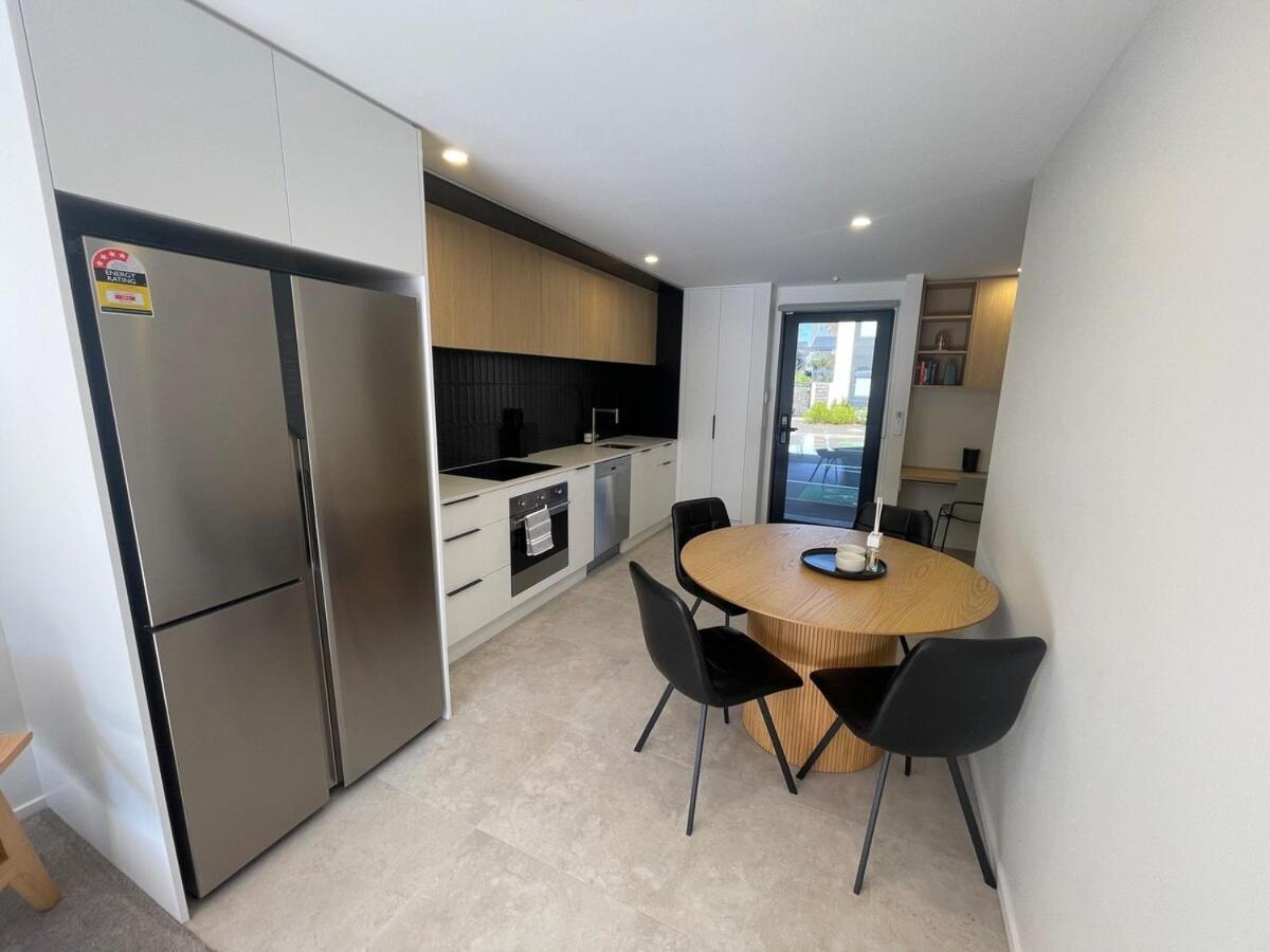 Luxury Cbd 2bed2bath With Parking Near Parks *