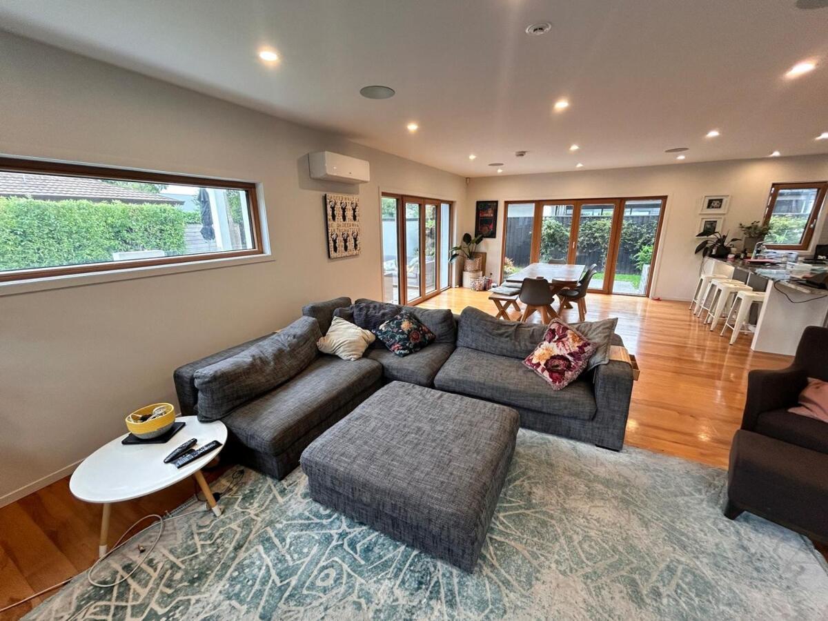 Fringe Luxury With Pool And Villa Christchurch