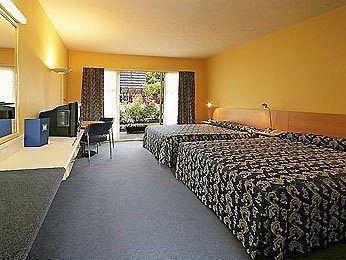Seasons Hotel 3*