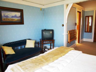 Elm Tree House 5*
