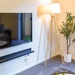 An Easy Walk To The Cbd - 2 Bed, 2 Bathroom
