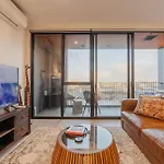 Central 1Br Apt - Balcony Kitchen & Bath