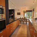 Bond Estate Luxury Accommodation