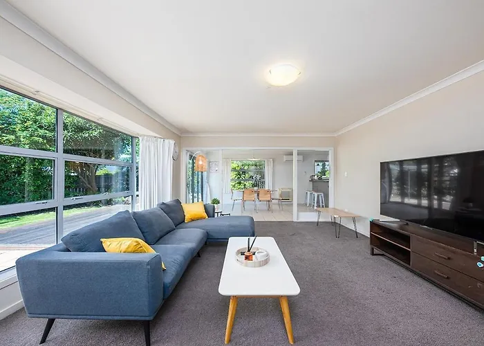 Spacious And Tranquil 4 Bed House Near Uc