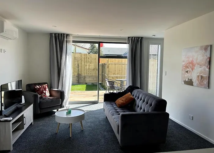 Apartment 6 On Armagh!