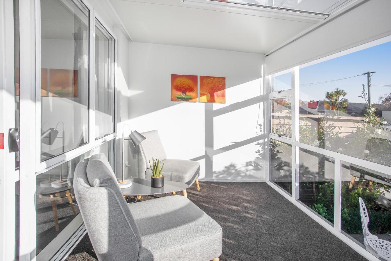 Spacious Quality Apartment, Convenient Location *