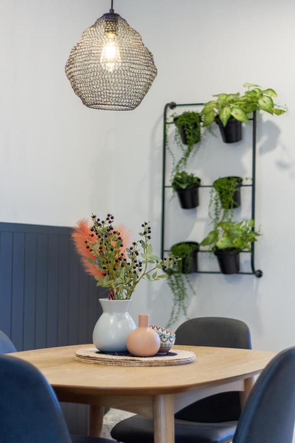 Charm 2 Bed 2 Bath W/ Sunny Balcony Apartment Christchurch