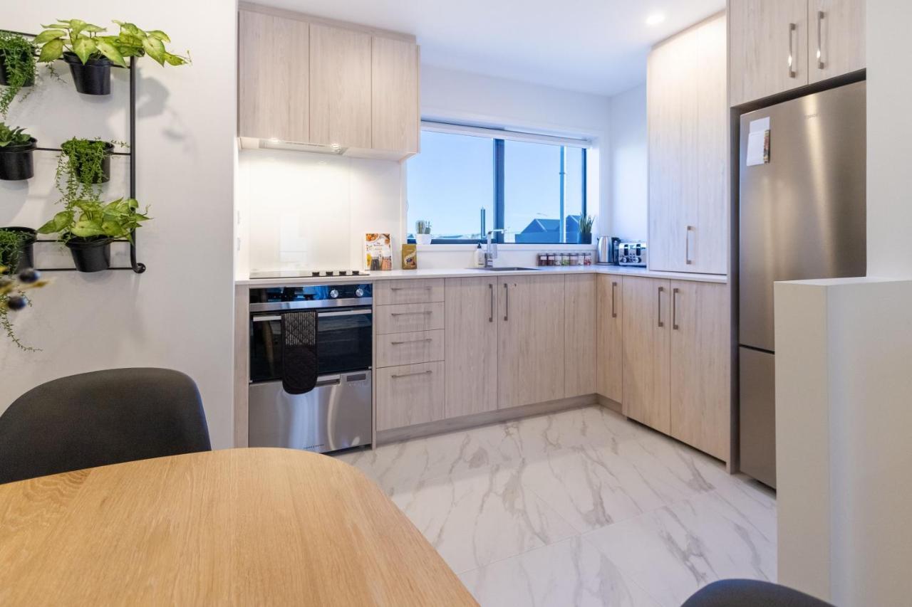 Apartment Charm 2 Bed 2 Bath W/ Sunny Balcony Christchurch