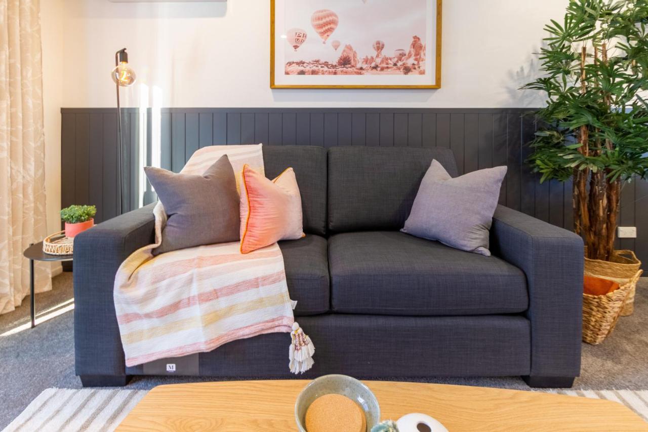 Charm 2 Bed 2 Bath W/ Sunny Balcony Apartment Christchurch
