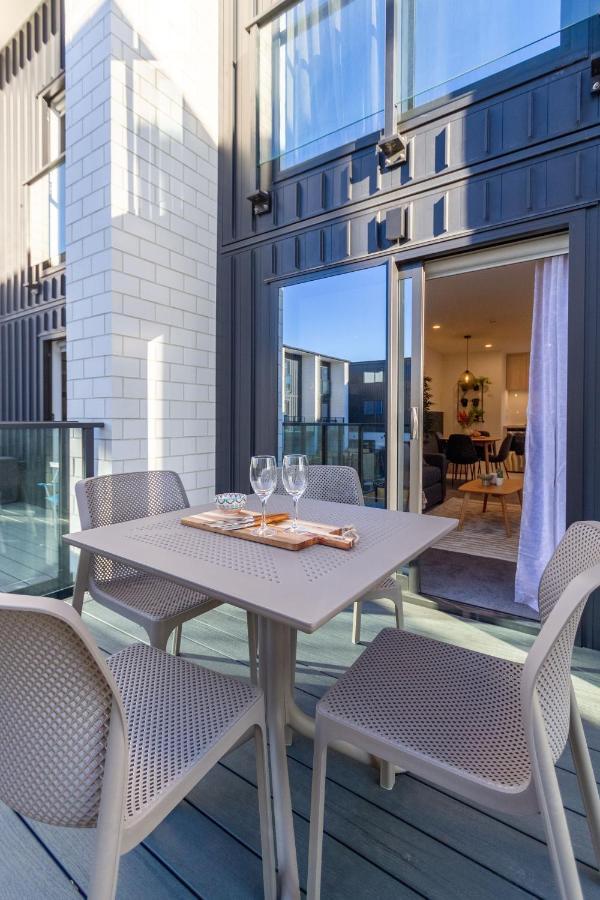 Charm 2 Bed 2 Bath W/ Sunny Balcony Apartment *