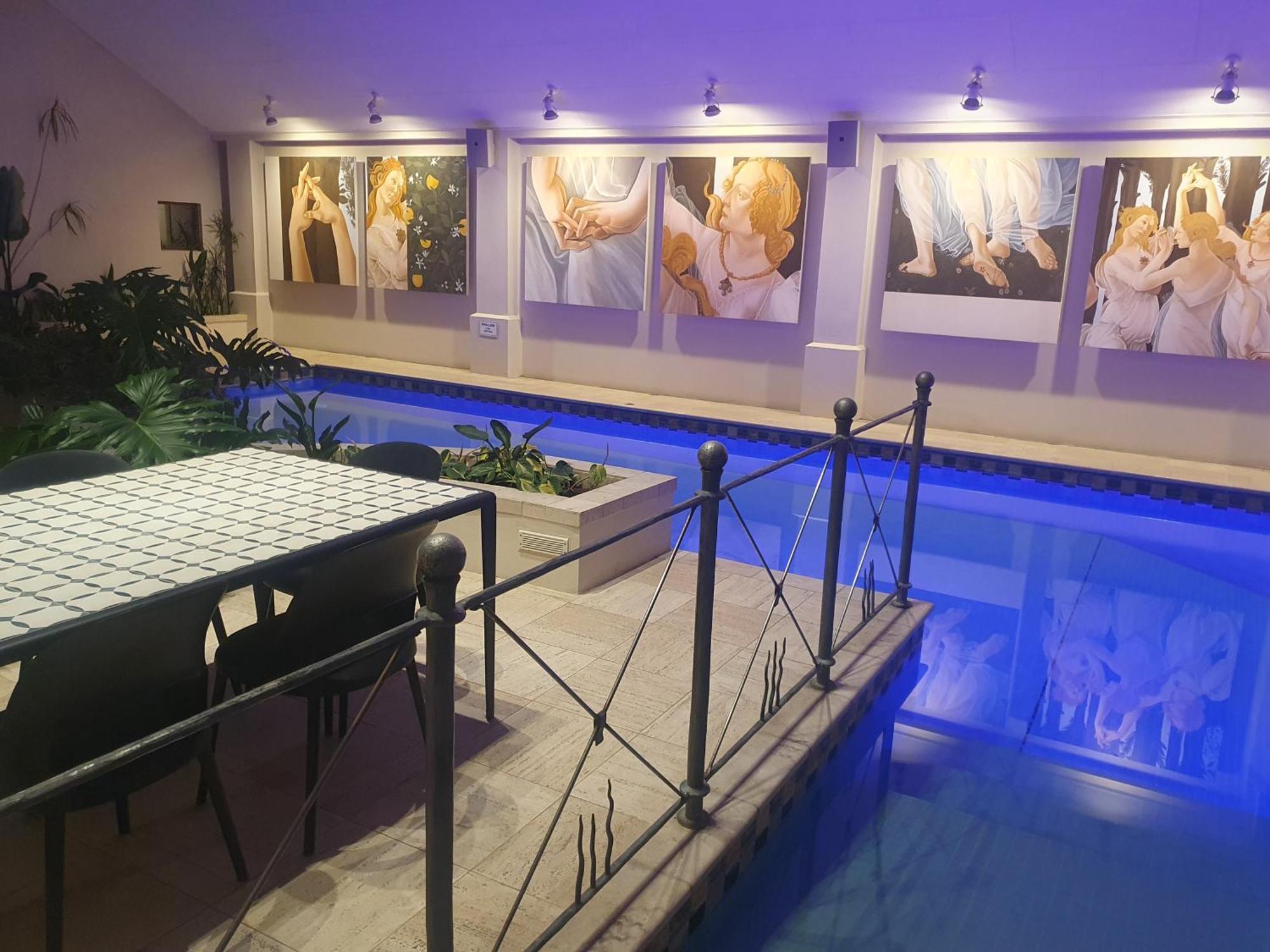 Bond Estate Luxury *