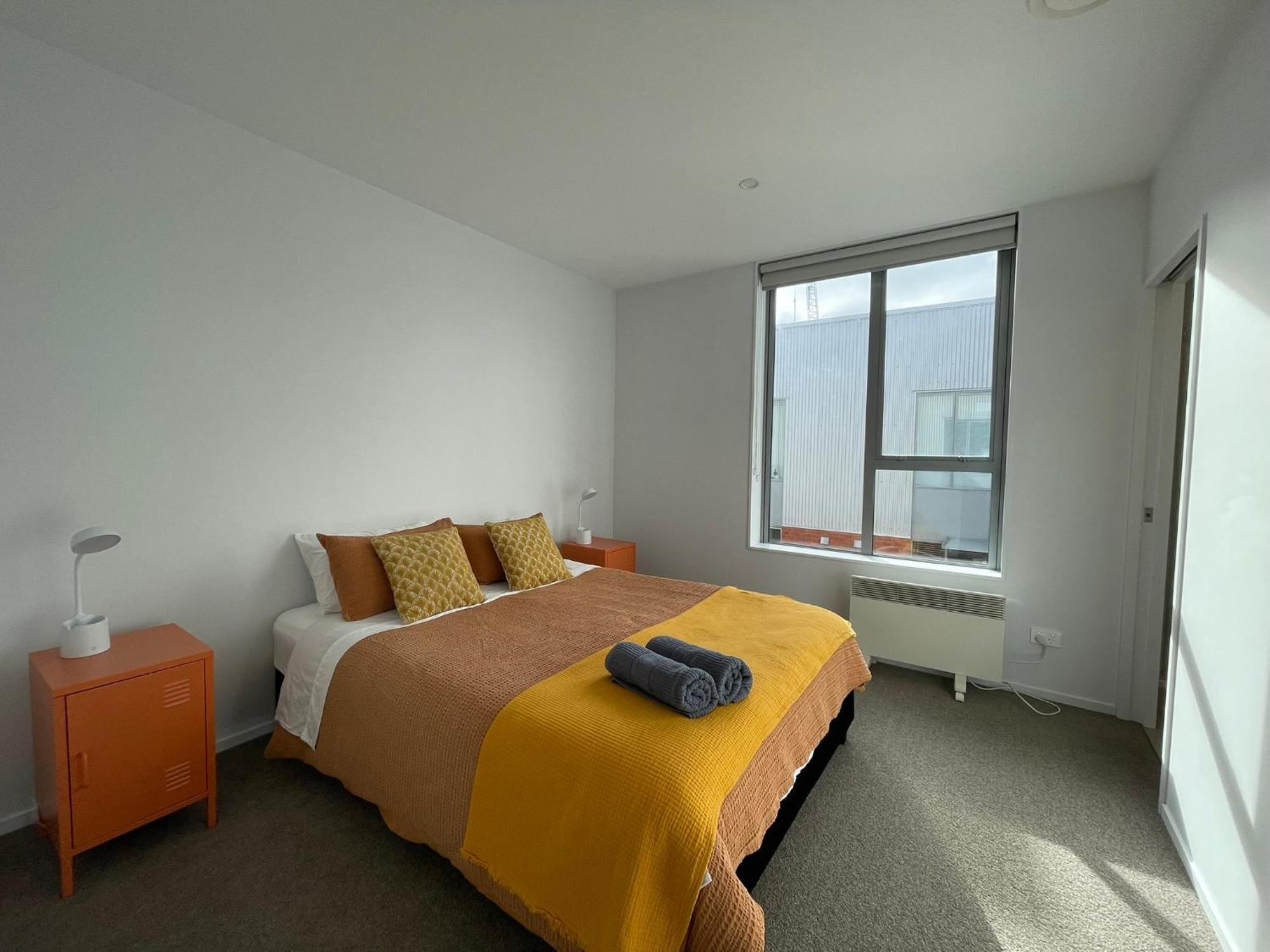 Convenience With Free Parking Apartment *