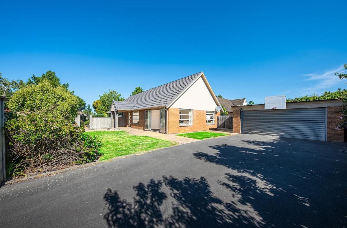 Spacious And Tranquil 4 Bed House Near Uc Holiday home *
