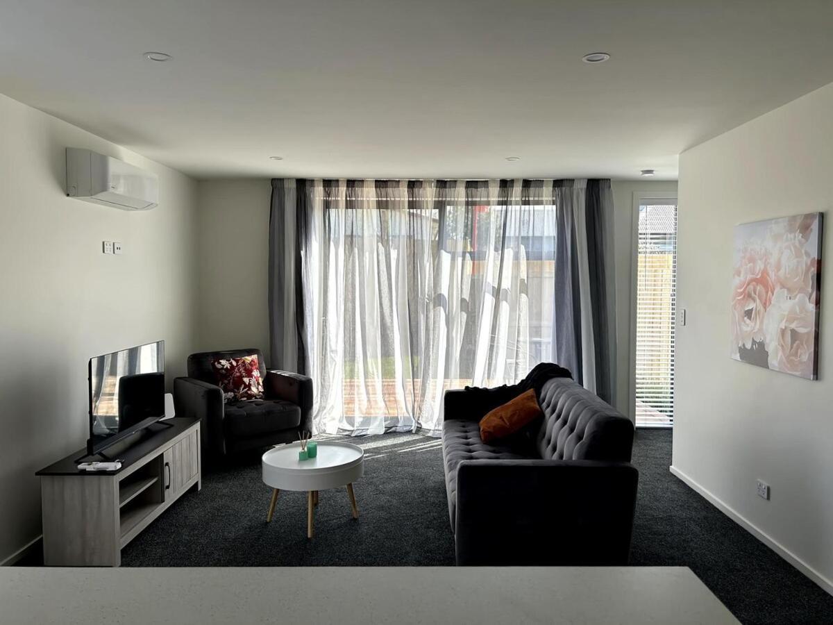 Apartment 6 On Armagh!