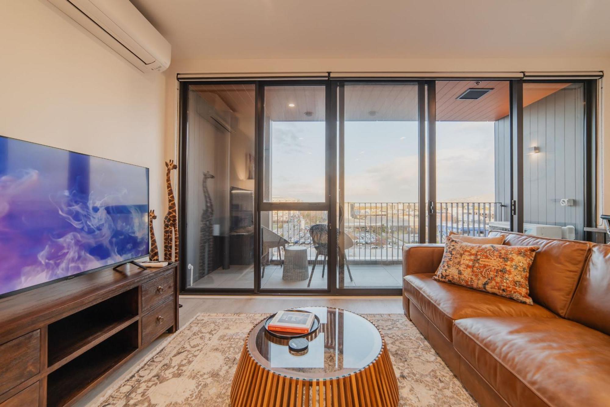 1br - Balcony Kitchen & Bath
