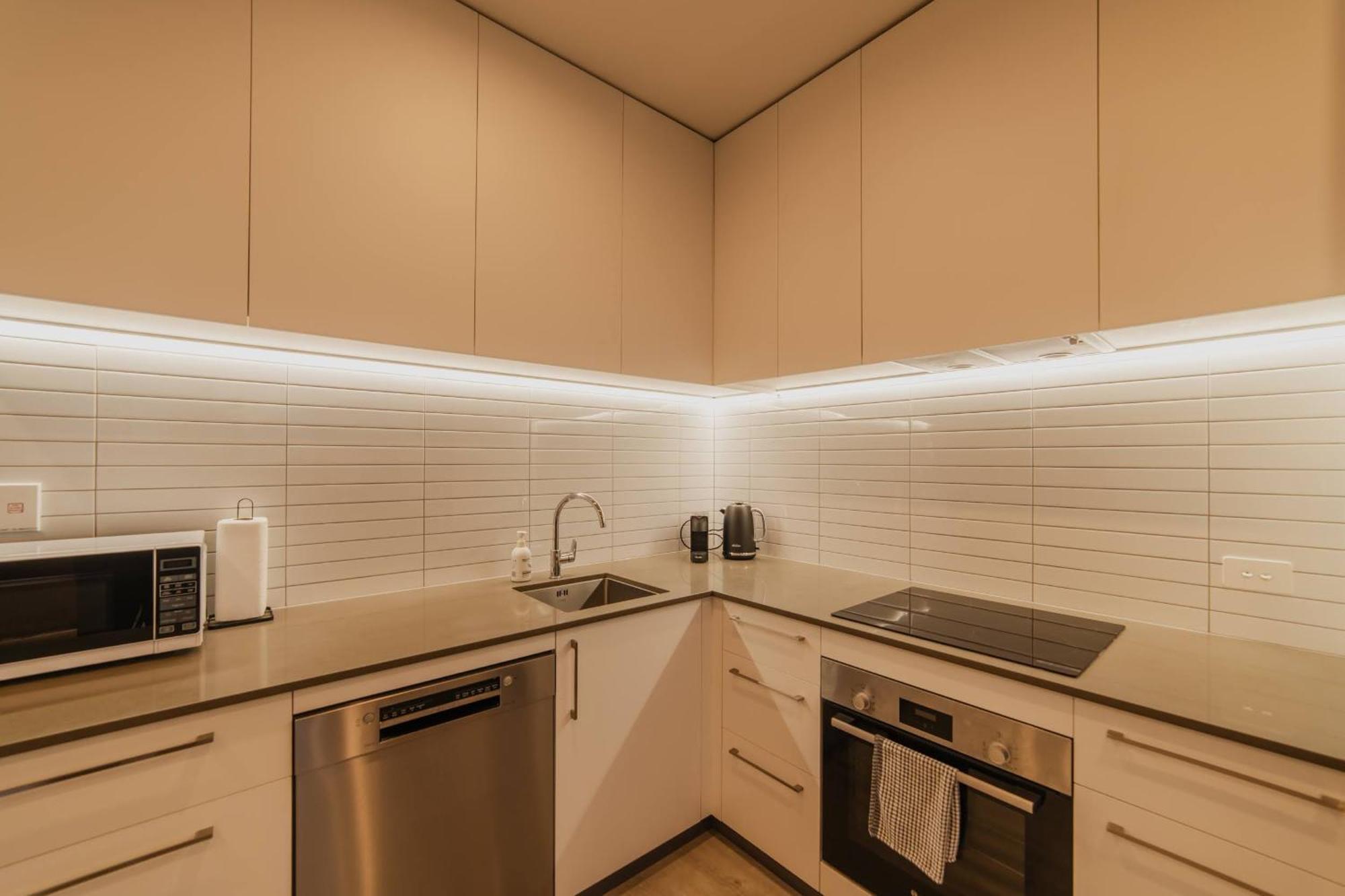 1br - Balcony Kitchen & Bath Apartment *