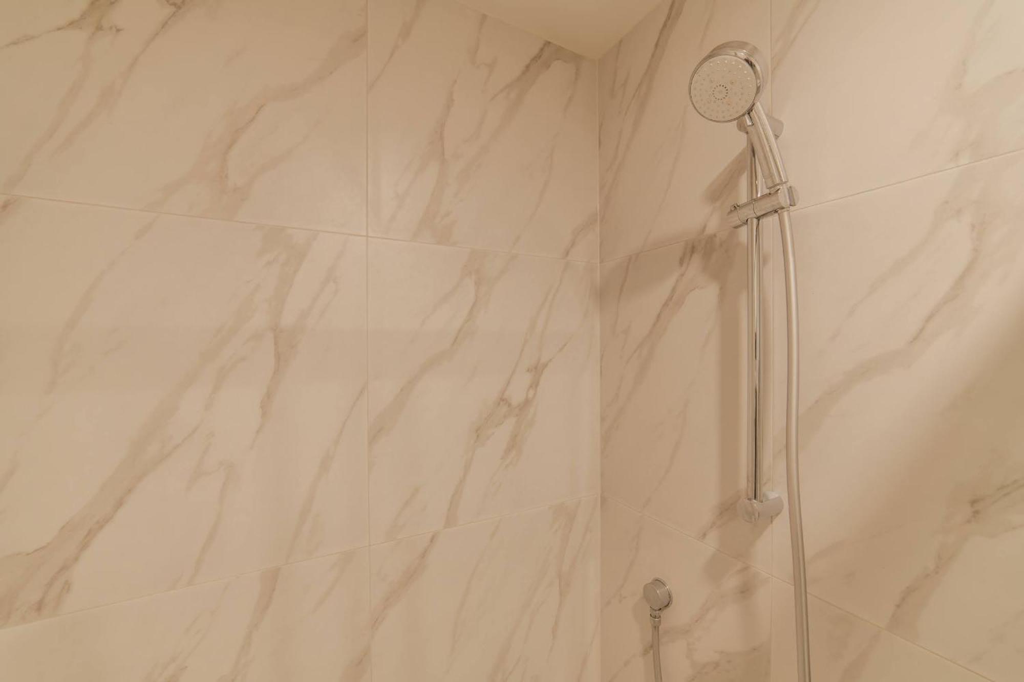 1br - Balcony Kitchen & Bath Apartment *