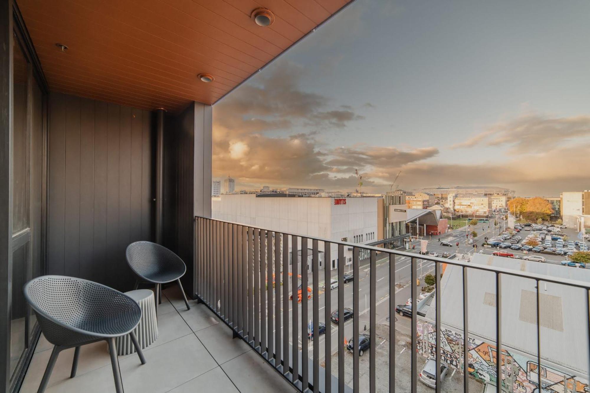 1br - Balcony Kitchen & Bath Christchurch