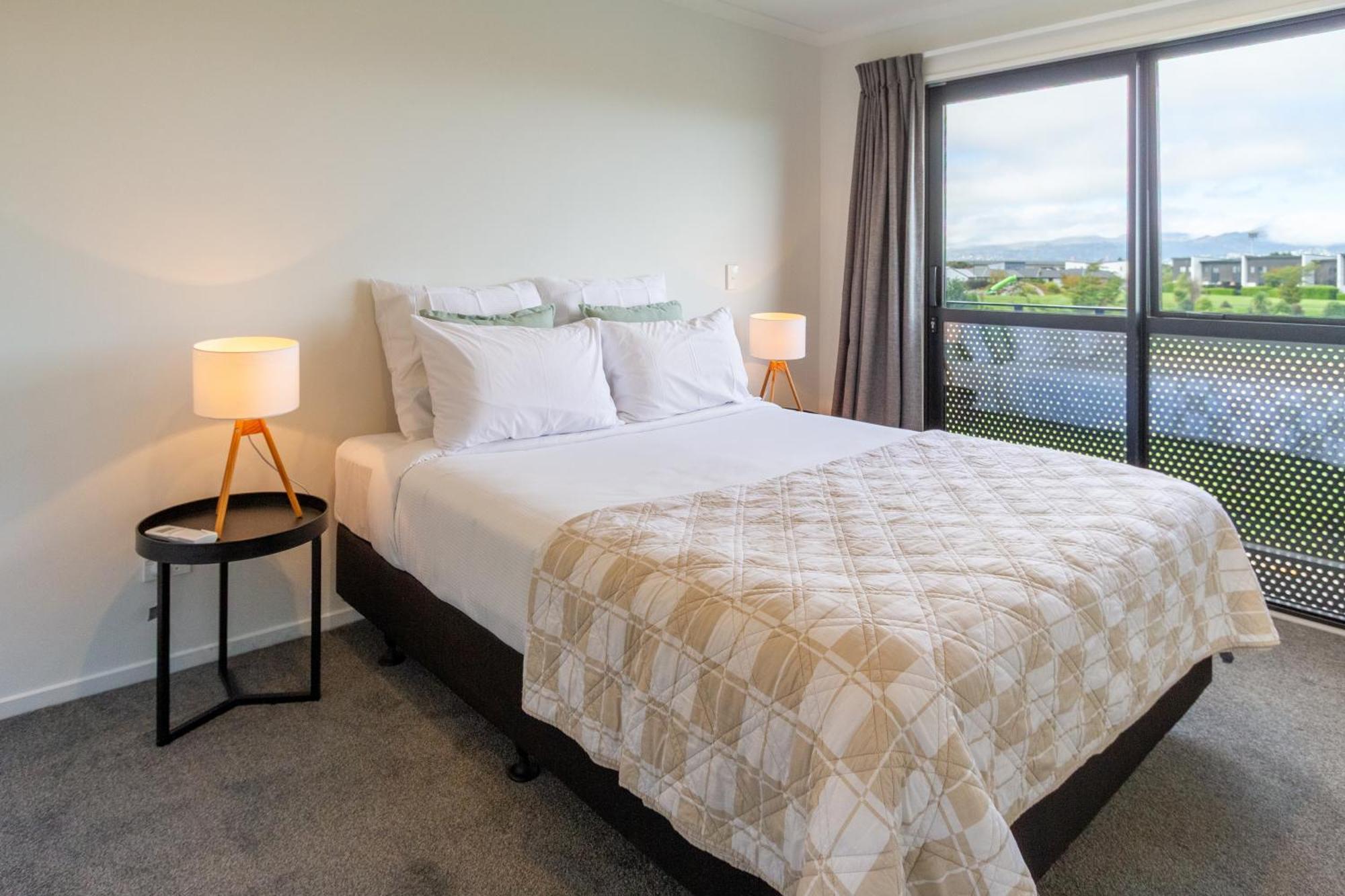 Apartment Bath & Beyond, Tippet Place With Garage Sleeps 8 Christchurch