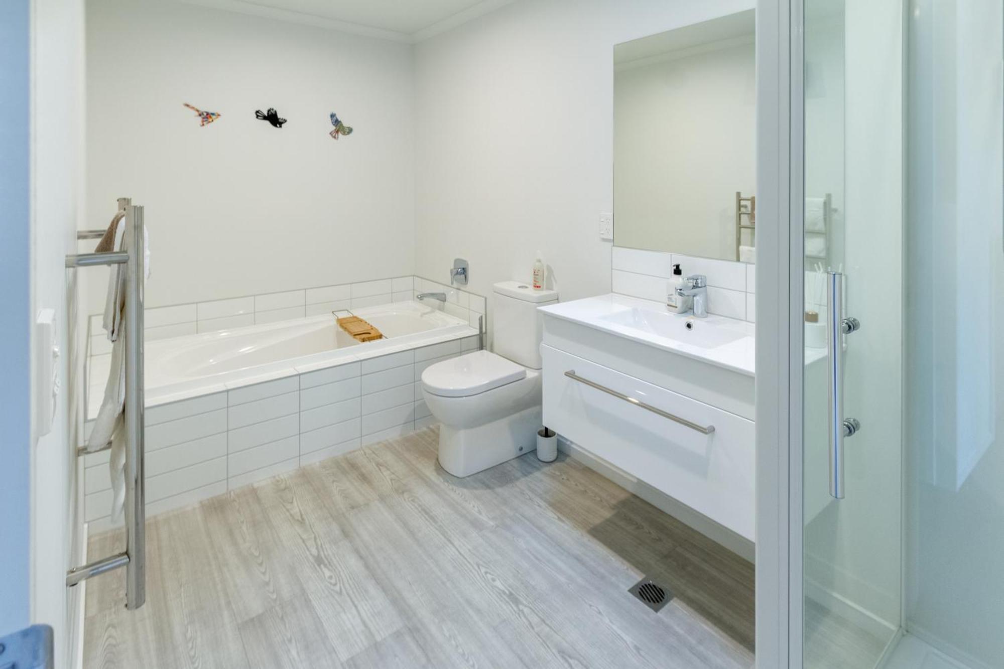 Bath & Beyond, Tippet Place With Garage Sleeps 8