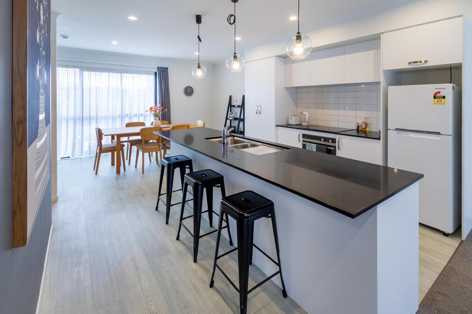 Bath & Beyond, Tippet Place With Garage Sleeps 8 Apartment