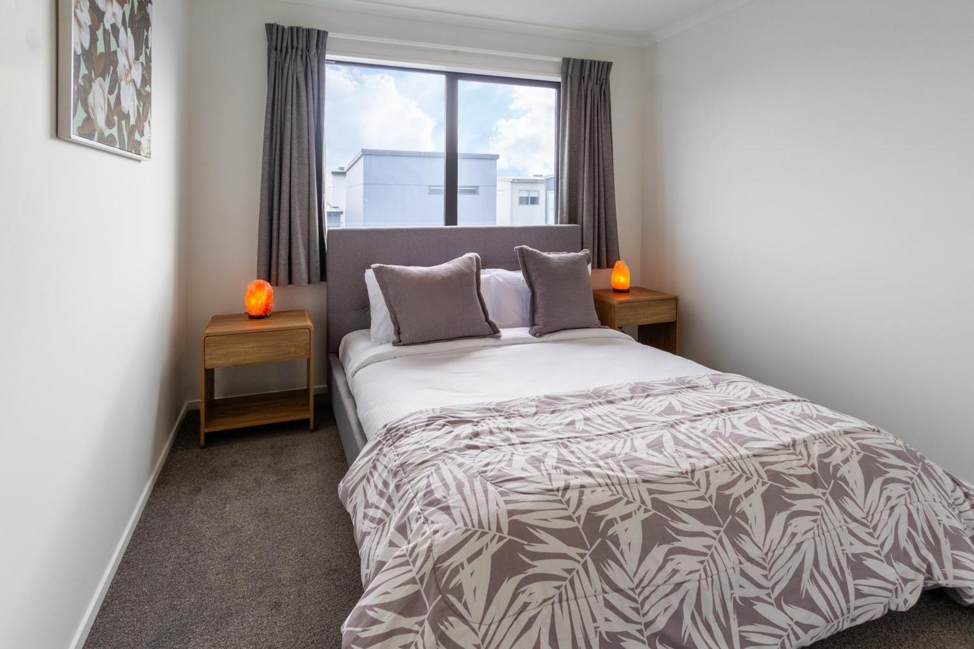 Apartment Bath & Beyond, Tippet Place With Garage Sleeps 8 Christchurch