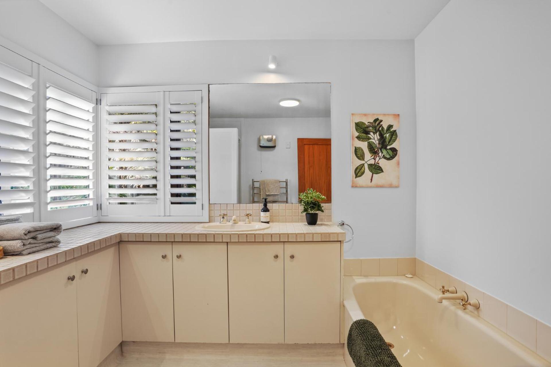 Stylish Fendalton Townhouse - Prime Location Holiday home