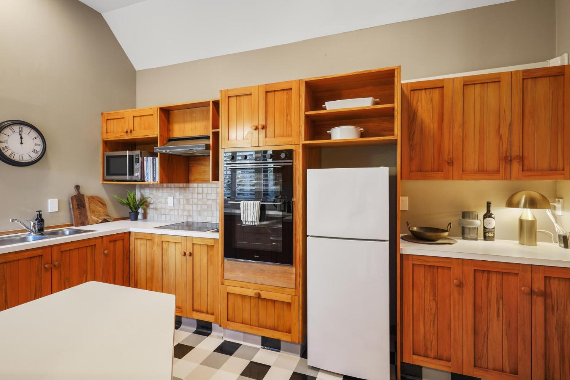 Stylish Fendalton Townhouse - Prime Location *