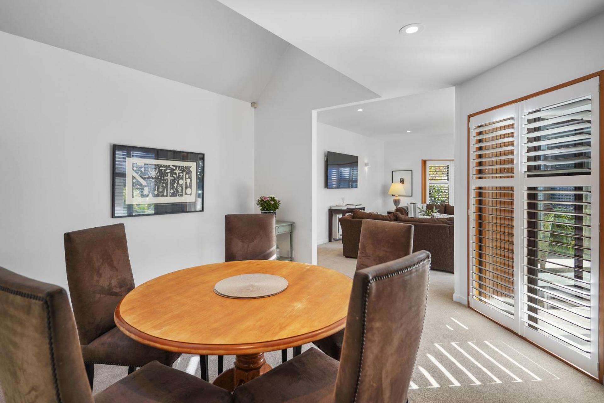 Stylish Fendalton Townhouse - Prime Location Holiday home *